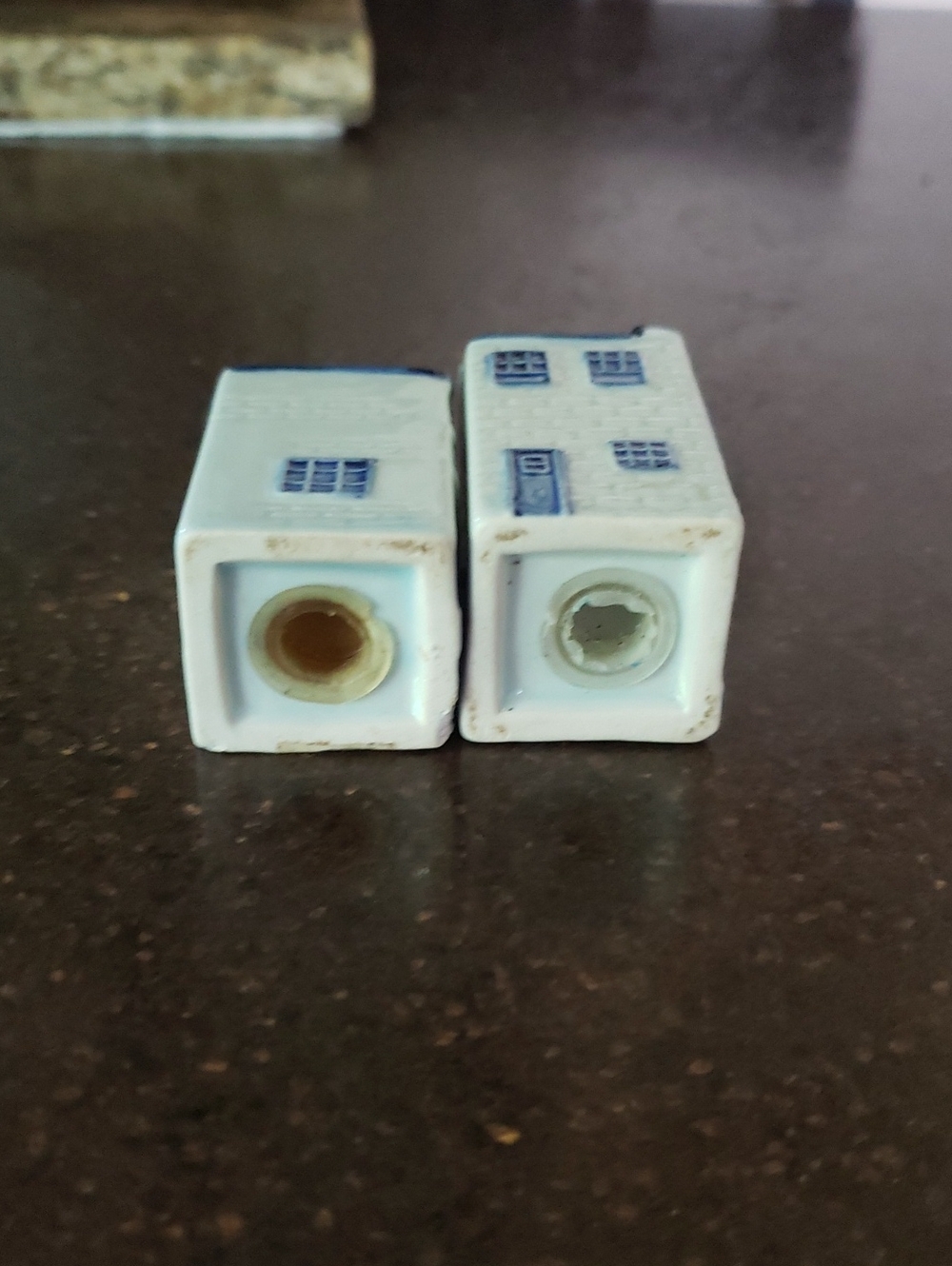 Vintage Dutch Blue & White Canal House Salt & Pepper Shakers - Picture 6 of 8